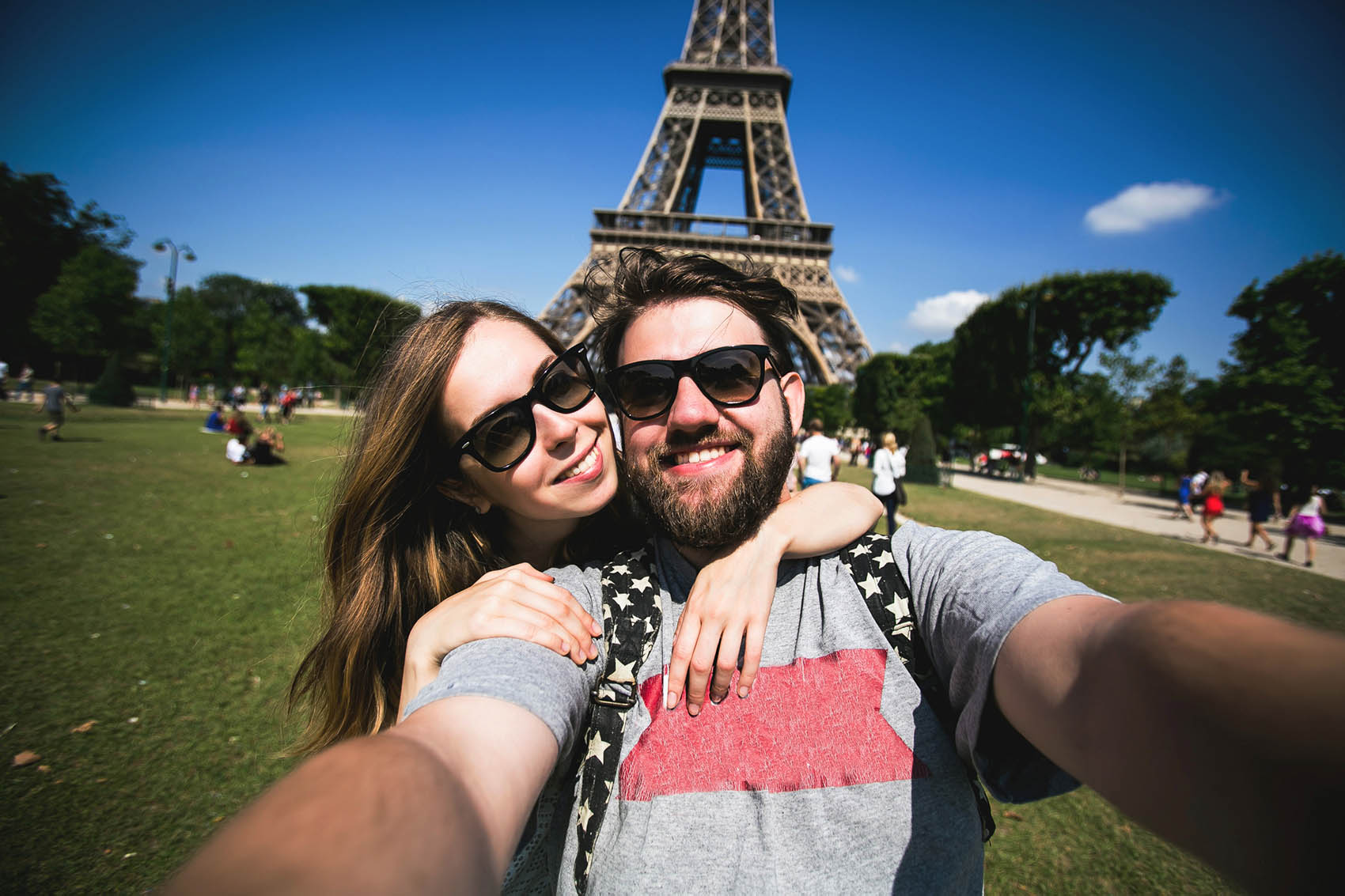 Selfie-In-front-of-the-Eiffel-Tower