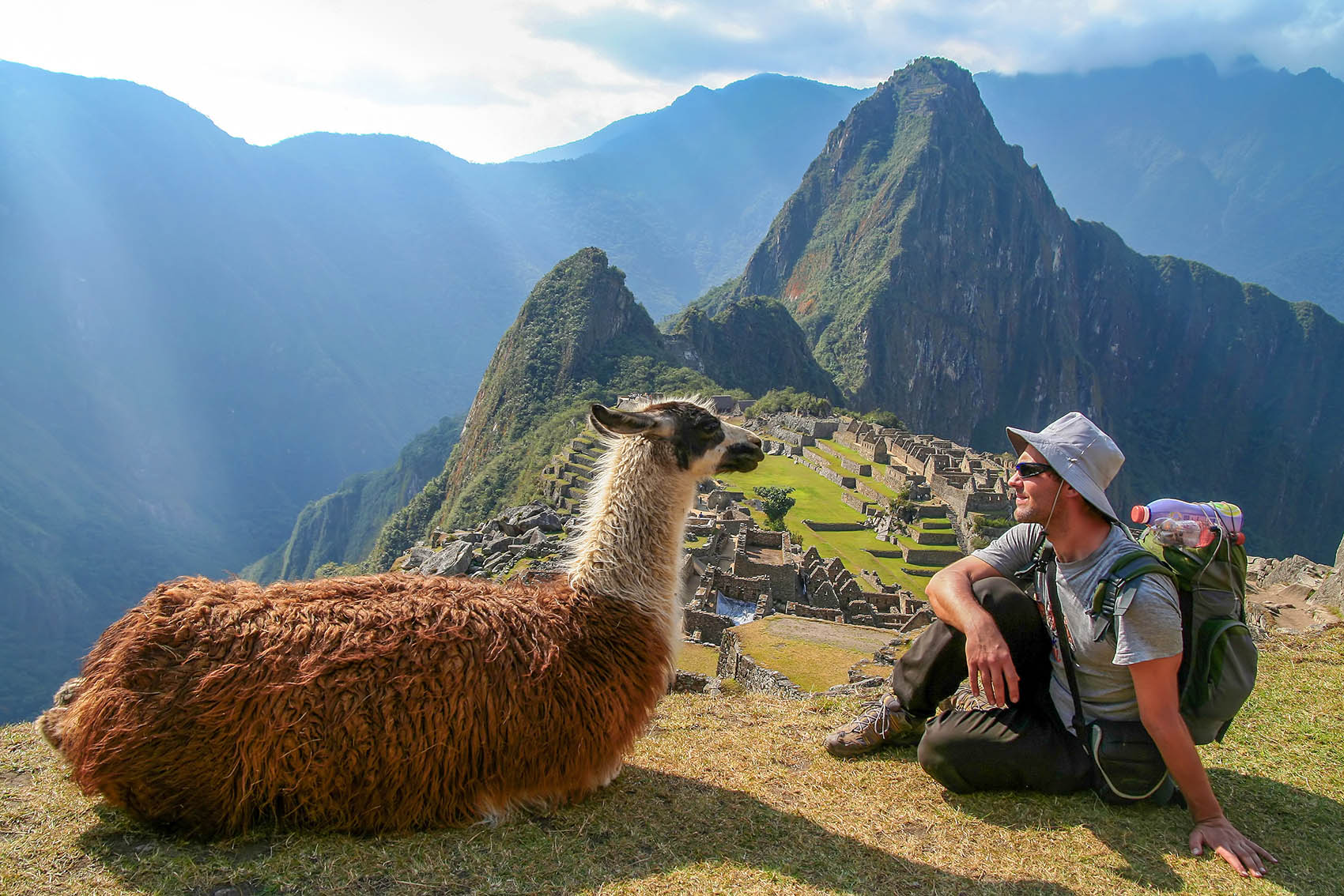 selfie-with-llama-machu-picchu