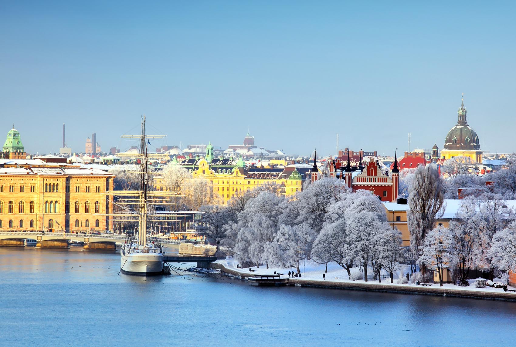 winter-boating-stockholm