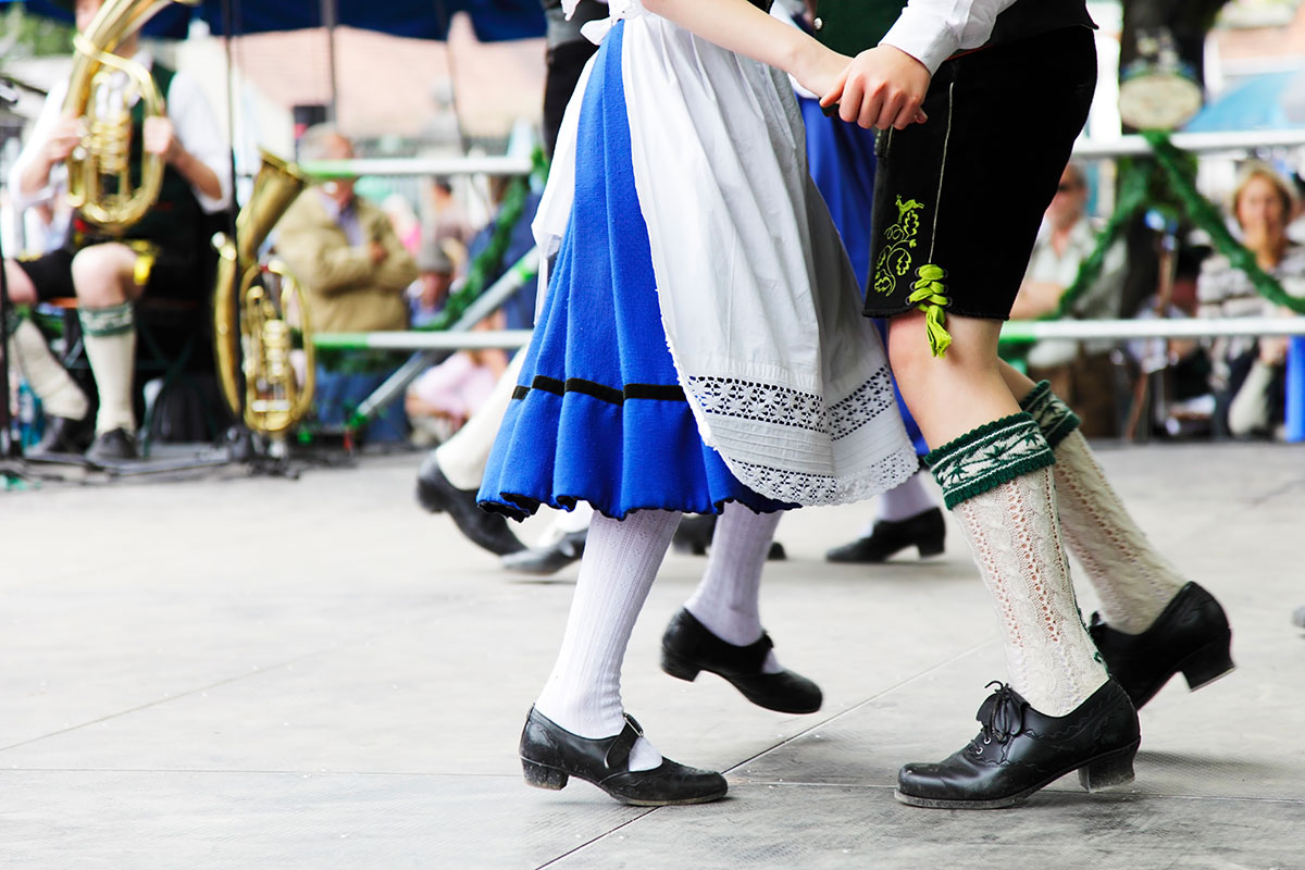 oktoberfest-dancing 