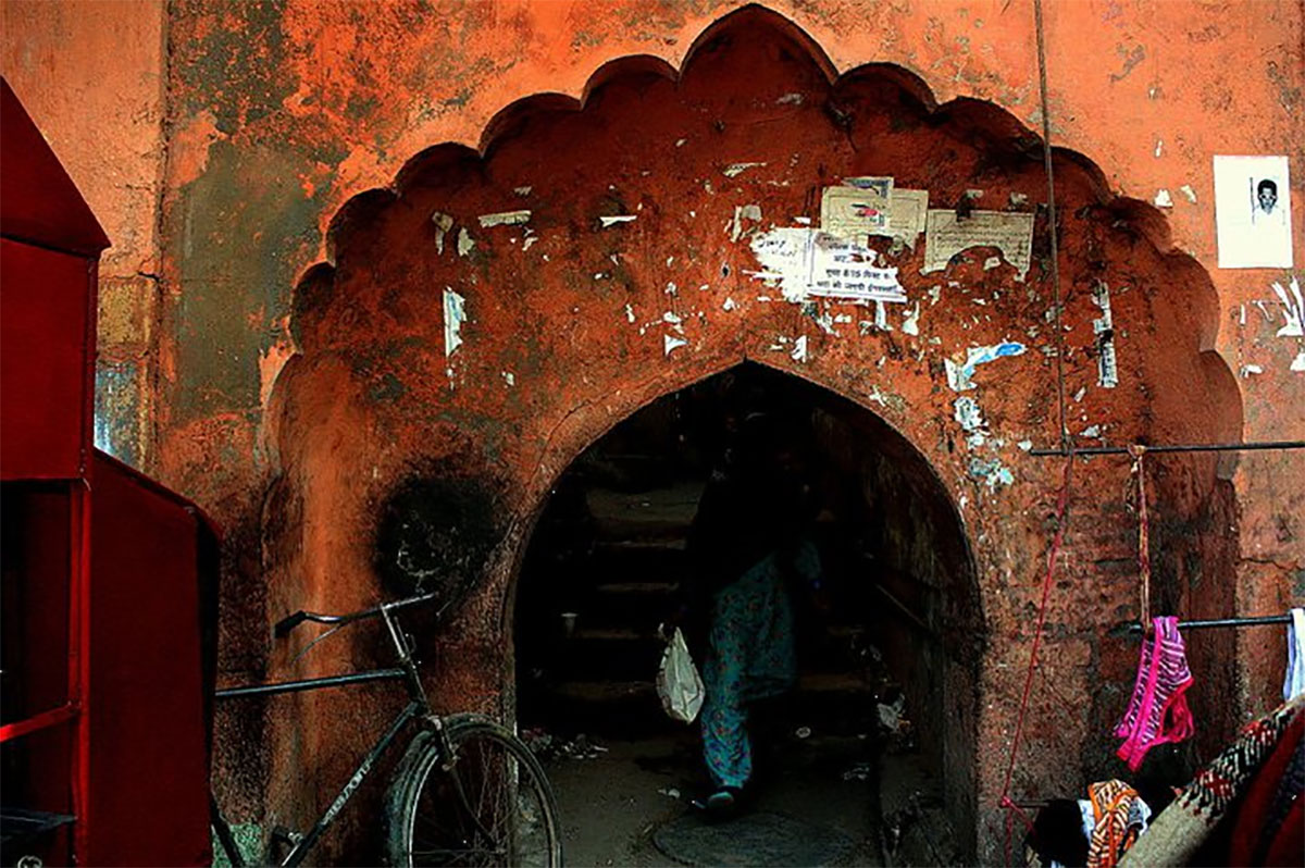 delhi's-spiritual-quarter-archway