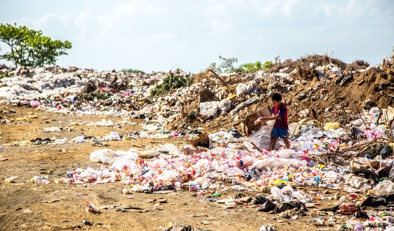 travel-sustainably-no-plastic