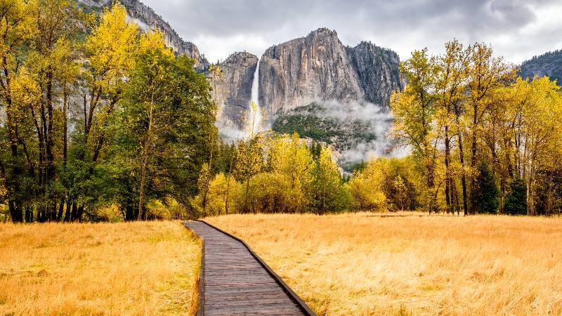 Yosemite-National-Park-Yosemite-Falls-Trail