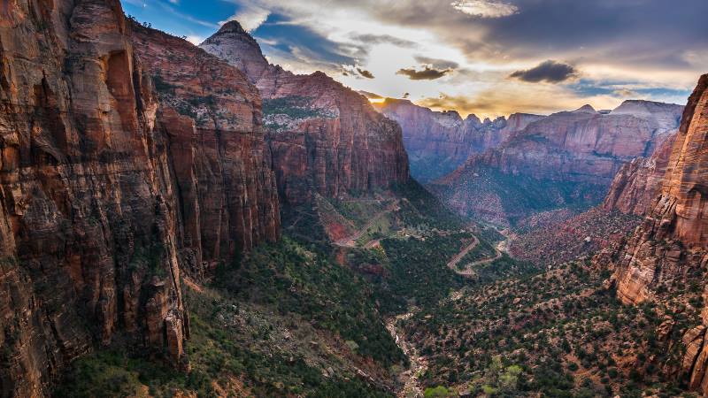 Zion-National-Park-Canyon-Overlook-Trail