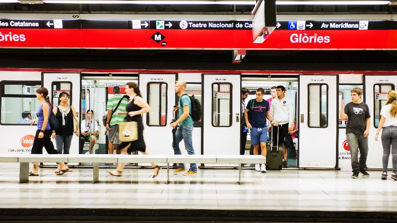 Barcelona-Do's-&-Don'ts-Metro