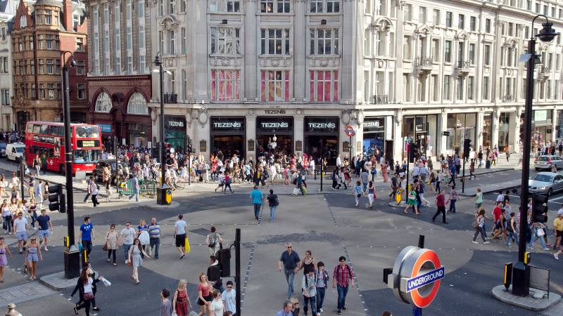 London-shopping-Oxford-Street