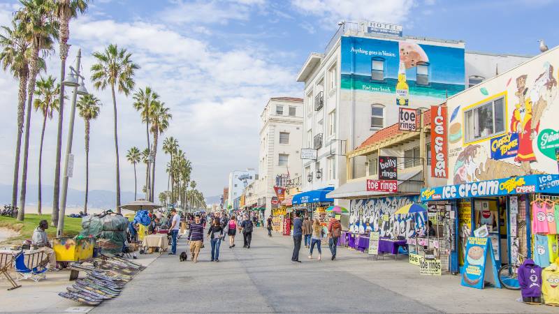 Tinsel-town-Venice-beach