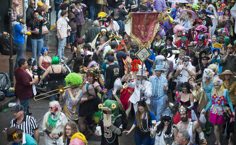 top-best-things to do during mardi gras-parade