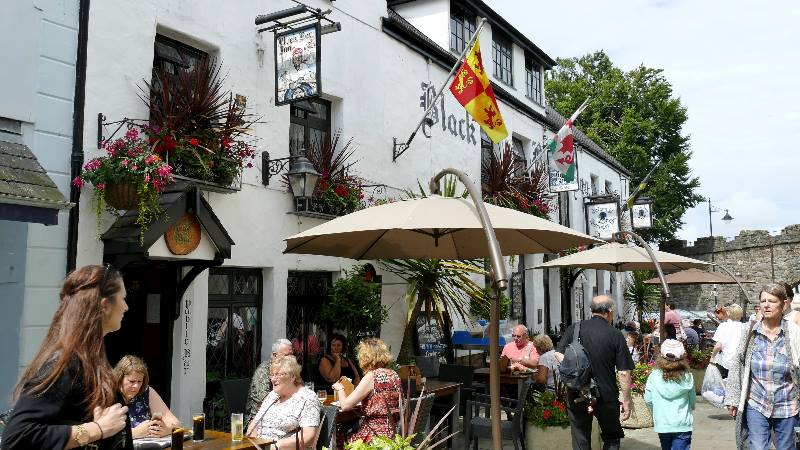 Wales-pub-in-Caernarfon