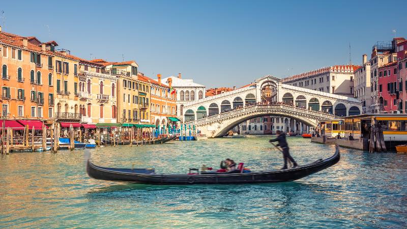 Gondola-in-Venice-Italy-Christmas-Gift-ideas