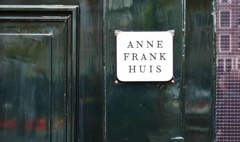 personal-experience-virtual reality tour-anne-frank-house-front-door