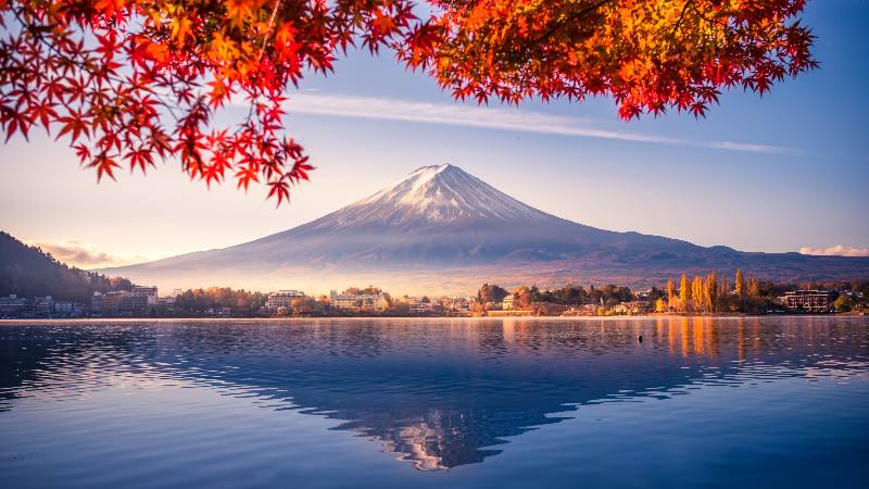 View-of-Mount-Fuji-with-the-volcano-reflected-in-the water-and-autumn-leaves