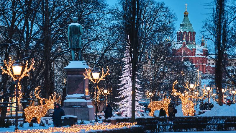 Winter-Helsinki-Christmas-Lights