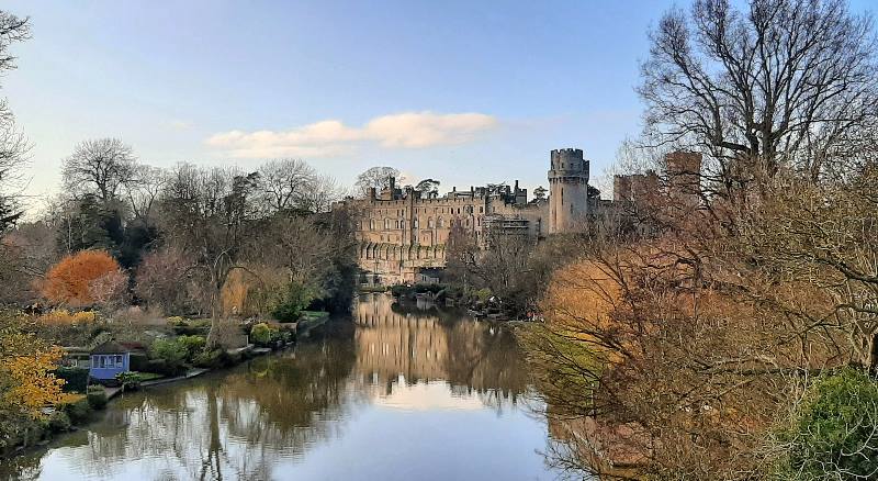 View-of-Warwick-castle-in-England-with-reflection-on-the-water