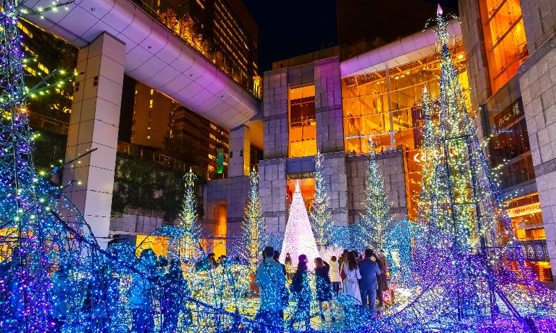 Christmas-in-Japan-lights-at-a-shopping-mall