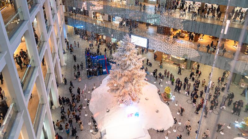 Christmas-in-Japan-lights-and-christmas-tree-in-the-shopping-mall