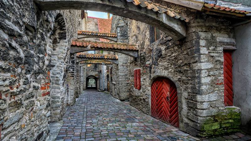 The-St-Catherine's-Passage-is-historical-cobbled-street-in-the-old-town-of-Tallinn-Estonia