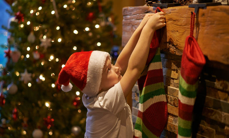 traditional-ways-celebrate-christmas in america-hanging-stockings