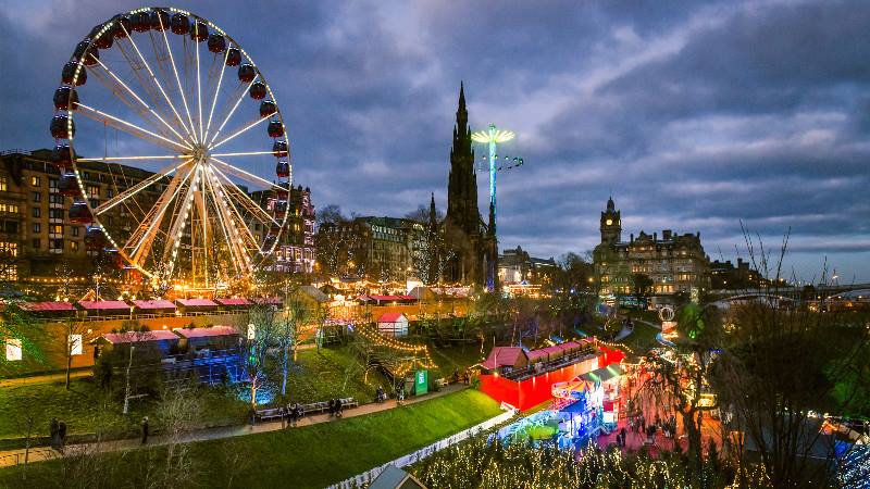 Big-wheel-and-Christmas-lights-in-Edinburgh-Christmas-in-the-UK