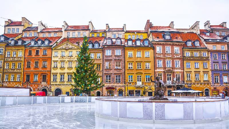 Ice-rink-in-the-old-town-of-Warsaw