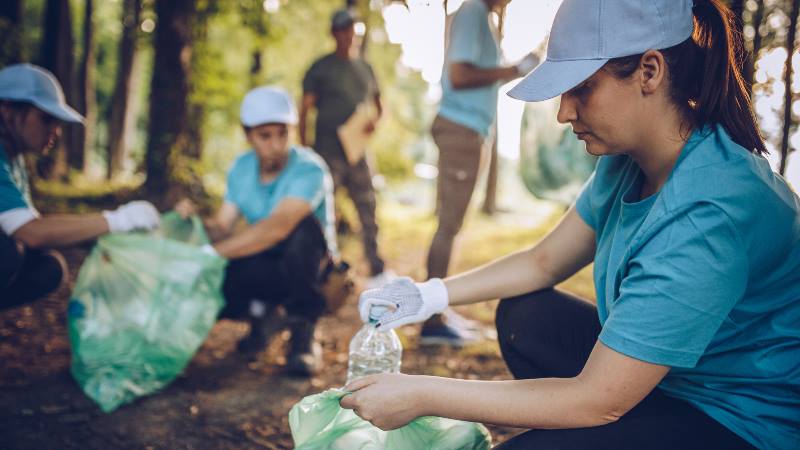 Group-of-people-clearing-plastic-ecotourism-travel-trends-for-2020