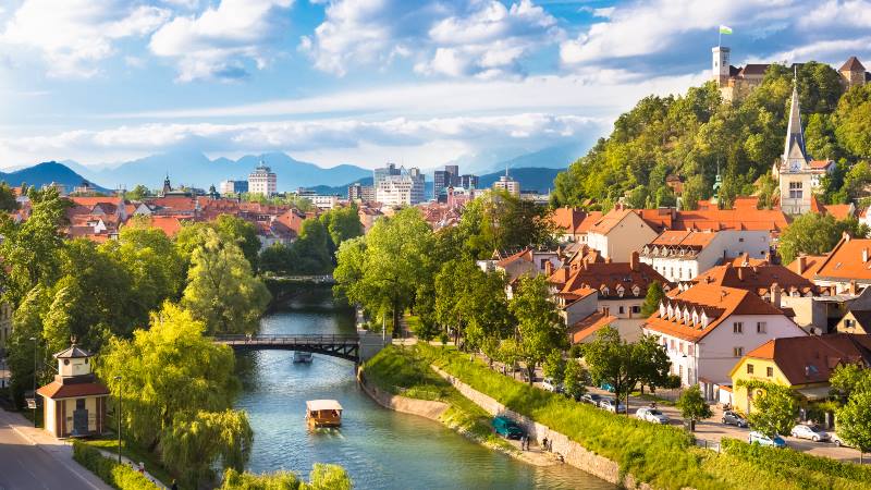 5-places-solo-Slovenia-view-of-the-town