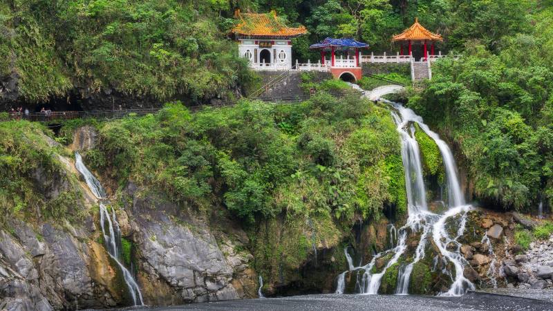 5-places-solo-Taiwan-view-of-waterfalls