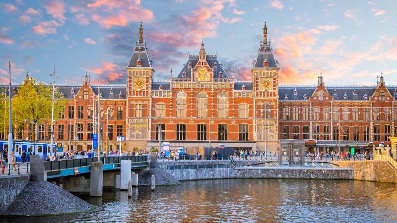 View-of-front-of-Amsterdam-Central-station