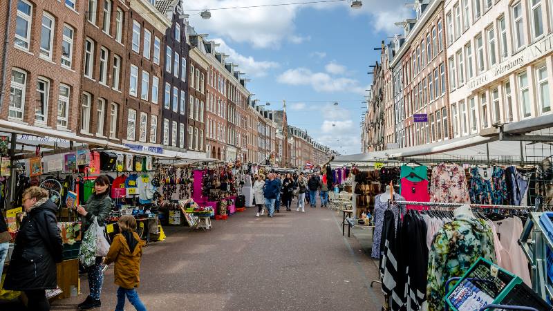 View-of-street-with-market-stalls-in-De-Pijp-area