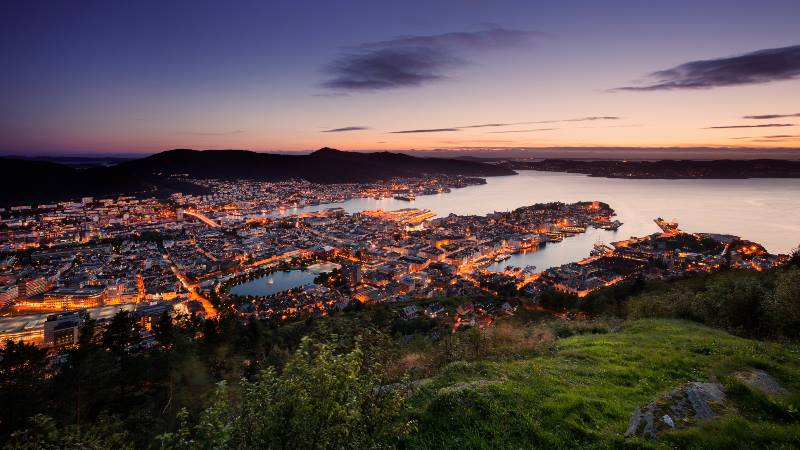 View-of-the-Bergen-at-sunset-with-clear-sky