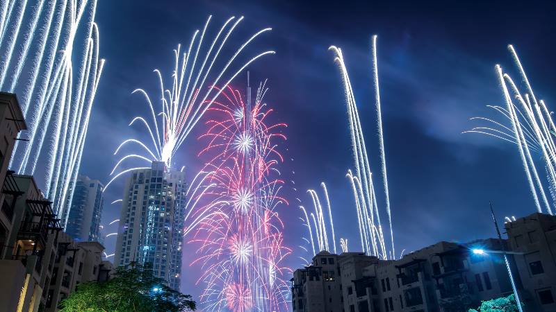 Dubai-shopping-Festival-fireworks-coming-off-the-burj-khalifa