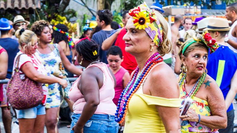 lady-wearing-a-yellow-costume-at-the-Rio-carnival