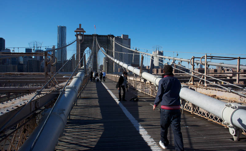 touring new york on a budget-brooklyn-bridge