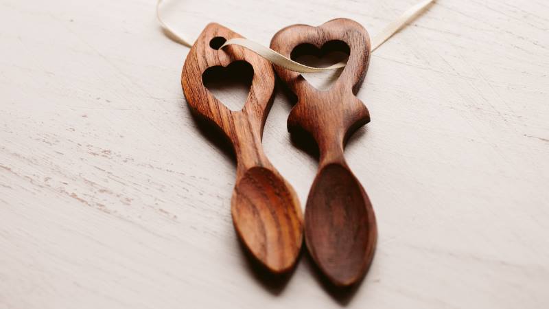 Wooden-love-spoons-handed-out-between-couples-on-a-Valentine-Day-tradition