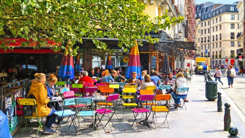 Street-scene-of-brussels cafes-brussels-do's-and-don'ts