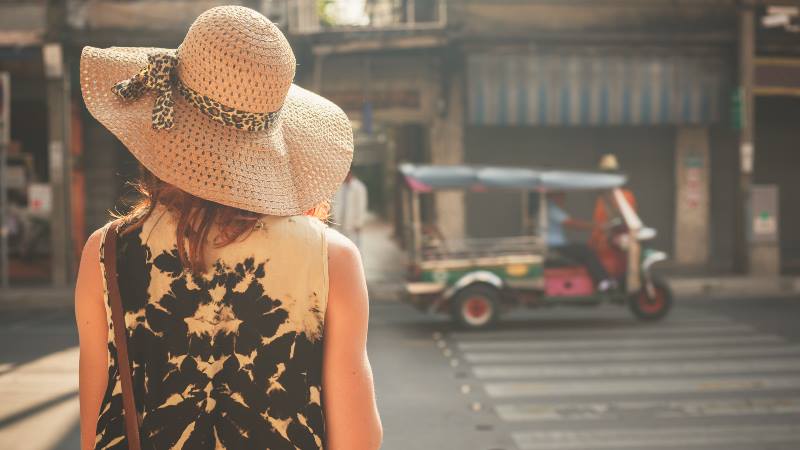 Lady-wearing-a-summer-hat-and-nice-dress 