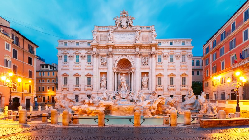 Trevi-Fountain-in-the-heart-of-Rome